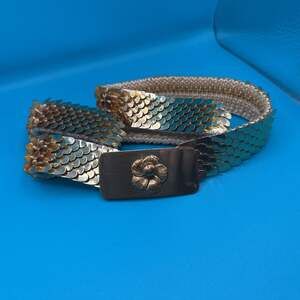 Vintage Gold Tone Metal Snake Belt Fish Scale Stretch w/Hibiscus Buckle